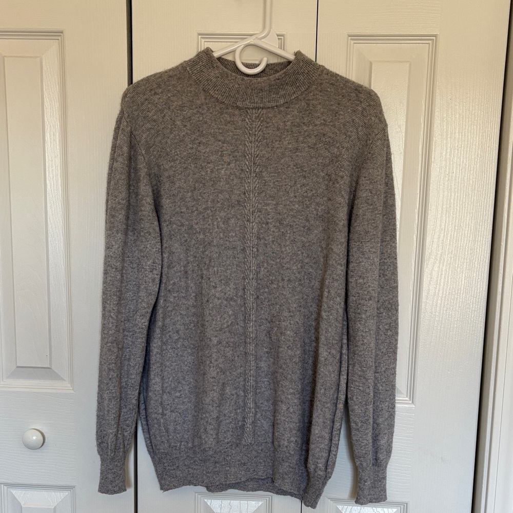 Classic Gray Crewneck Men's Sweater, cashmere